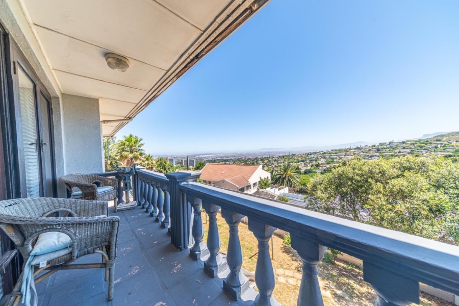 To Let 5 Bedroom Property for Rent in Loevenstein Western Cape